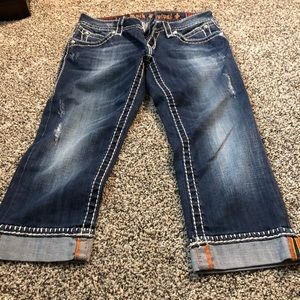 Rock revival Capri 28